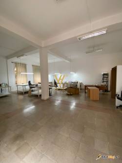  ZYRE TE RRUGA BARRIKADAVE 1.200 EURO