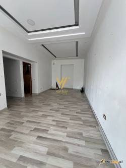 DYQAN TE RRUGA E DURRESIT 1.000 EURO