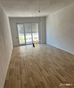 ZYRE 122 M2 ME QIRA NE ASTIR 600 EURO