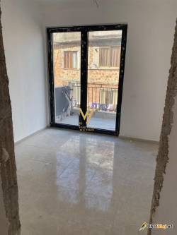 ZYRE 90M2 ME QERA TE PAZARI I RI 800 EUR