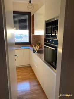 1+1 TE RRUGA E BARRIKADAVE 800 EURO